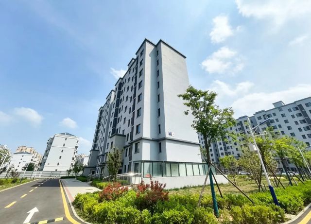 前进村集租房项目住宅楼.webp
